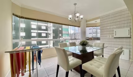 Apartamento com 2 dormitórios, sendo 1 suíte e 1 vaga no bairro Zona Nova