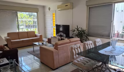 Casa 3 dormitórios, 1 suíte, Jardim Itú Sabará, Porto Alegre