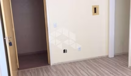 Apartamento no primeiro andar,  ensolarado.