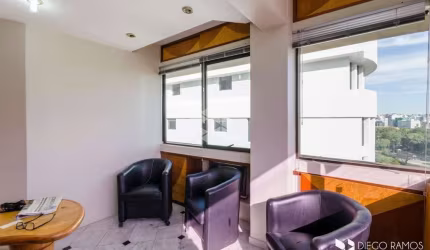 SALA COMERCIAL COM 46m² NO BAIRRO BOM FIM.