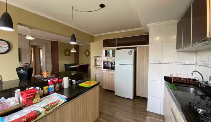 Amplo Apartamento de 2 dormitórios Semimobiliado com vaga Coberta no bairro Jardim Amércia