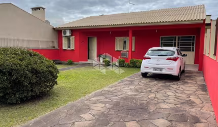 Casa à venda com 2 dormitórios, 1 vaga no bairro Nassuca, semi mobiliada