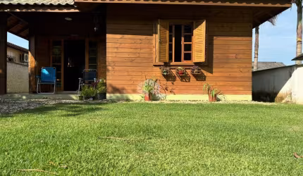 Casa de madeira mobiliado em Mariscal Bombinhas SC