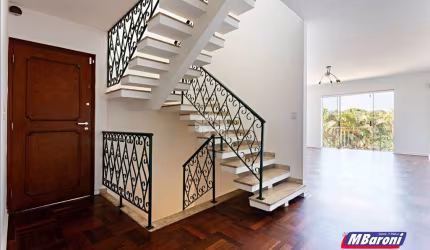 CASA EM ALTO DE PINHEIROS PARA VENDA