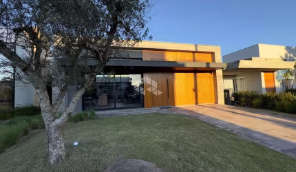 Casa com 4 dormitórios, sendo os 4 suítes, 192m², condomínio fechado, mobiliada