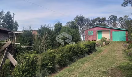 Casas de Chalé e Alvenaria em amplo terreno na Linha Olinda