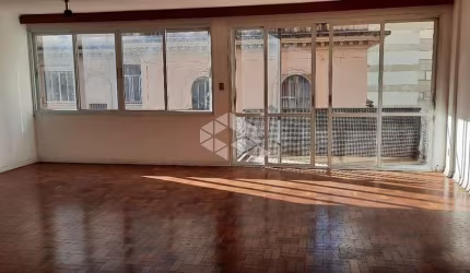 Apartamento a venda com 3 quartos sendo 1 suíte, 1 vaga de garagem 1 banheiro 168m2  R$ 1.900.000,00