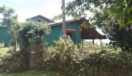 CASA A VENDA NO CANTO SUL DA PRAIA DO SILVEIRA