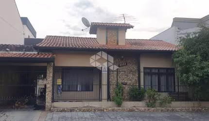 Casa 3 dormitorios Balneario Camboriú com piscina