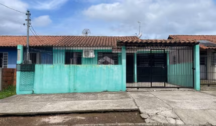 Casa com 02 dormitórios e vaga de garagem no Bairro Diácono Luiz Pozzobon em Santa Maria