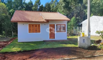 Casa 02 dormitórios, nova, no Loteamento Morada do Sol, em Canela