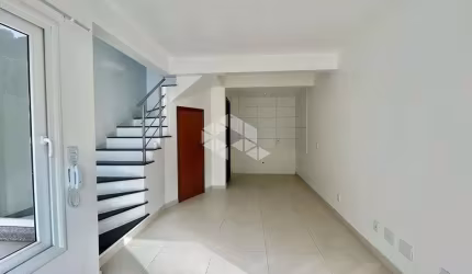 Sobrado com 2 dormitórios, sendo uma suíte com sacada, Centro de Canoas.