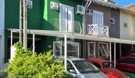 CASA EM CONDOMÍNIO COM 3 DORMITÓRIOS SENDO 1 SUÍTE