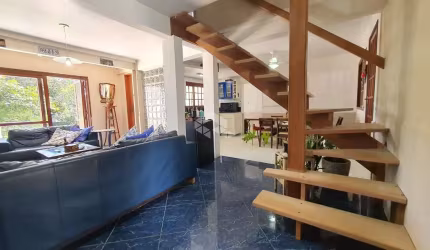 Casa com 3 dormitórios na zona sul de Porto Alegre