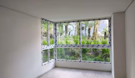 Apartamento com dois dormitórios/quartos ( suítes) no centro de Canela