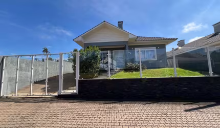 Casa com piscina e 3 dormitórios no Royal Country