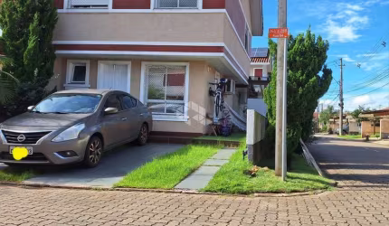 Sobrado de esquina, semimobiliado, 3 dormitórios, 2 banheiros, 2 vagas de garagem. Central Park -Cachoeirinha