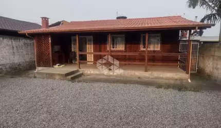 Casa em Passagem de Maciambú (Ens Brito)