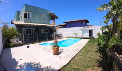 Casa de 3 quartos/dormitórios de 185 m²  à venda por R$ 1.400.000,00 no Morro das Pedras - Florianópolis
