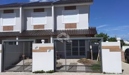Casa Duplex nova, pronta para morar, com 02 dormitórios.