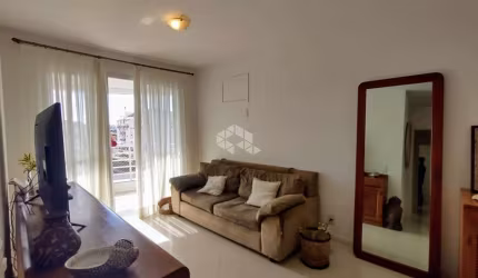 APARTAMENTO NO BAIRRO COQUEIROS, EM FLORIANÓPOLIS, SC, SEMI-MOBILIADO, SACADA, CHURRASQUEIRA, 03 QUARTOS SENDO 01 SUÍTE, 02 VAGAS DE GARAGEM.