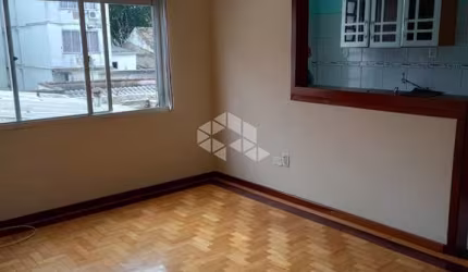 Apartamento 1 dormitório na Bento Martins esquina Washington Luiz, frente UERGS