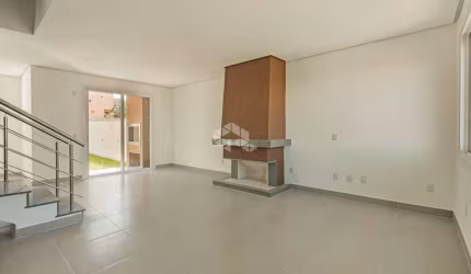 CASA NOVA DE 3 DORMITÓRIOS, PÁTIO E 2 VAGAS NA ZONA SUL