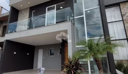 Casa em Condomínio Fechado no Vale das Cerejeiras á venda.