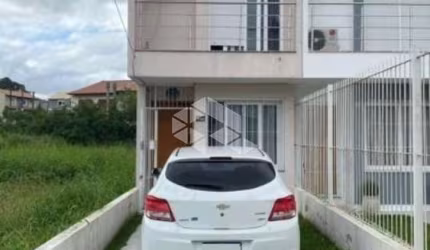 Casa 2 dormitórios, 1 suíte, 1 vaga, no bairro Hipica