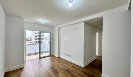 Apartamento com 2 dormitórios, 1 suíte, sacada com churrasqueira e vaga coberta. Aceita financiamento.