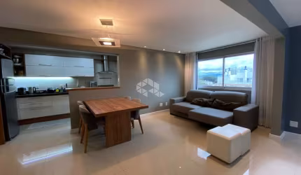 COBERTURA DUPLEX À VENDA COM 2 QUARTOS SENDO 1 SUÍTE E 1 VAGA DE GARAGEM NO BAIRRO ESTREITO EM FLORIANÓPOLIS/SC.