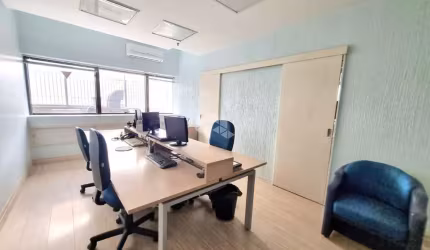 Sala comercial com vaga  47m² privativos Av Cristóvão Colombo bairro Floresta