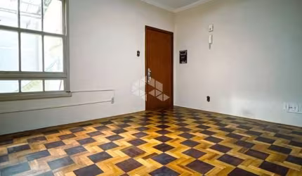Apartamento de  02 dormitórios e com 2 pátios
