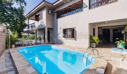 Excelente casa com 03 dormitórios, piscina, salão de festas, bairro Sétimo Céu em Porto Alegre.