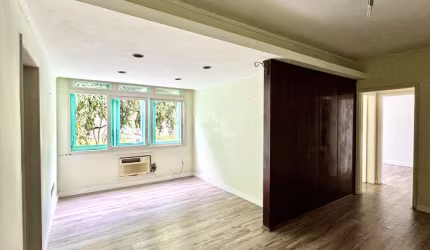 Apartamento dois quartos, com vaga e elevador, junto ao Parque da Redenção