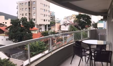 Apartamento mobiliado com dois quartos em Bombas Bombinhas SC
