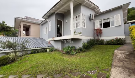 Casa 03 dormitórios próximo ao Centro