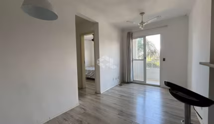 Apartamento de 02 dormitórios, sacada,  2 banheiros, com vaga, no Teresópolis