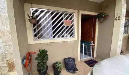 Sobrado á venda com 2 dormitórios - Itaquera.
