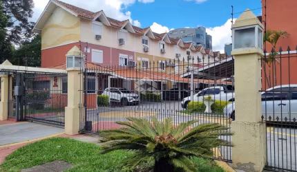 CASA EM CONDOMÍNIO 3 QUARTOS BAIRRO CAMAQUÃ