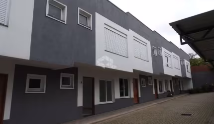 Casa de Condomínio em Industrial