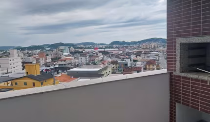 Apartamento 02 dormitorios com suite / sacada com churrasqueira / vista livre