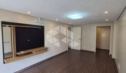 Apartamento reformado com 03 dormitórios sendo 1 suíte e 1 vaga de garagem no bairro Exposição em Caxias do Sul