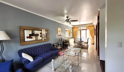 Casa tipo sobrado, 3 dormitórios, sendo uma suíte.