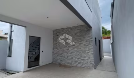 Casa com 2 Quartos e 2 banheiros à Venda