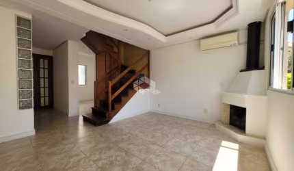Casa em Condominio com 3 dormitórios e 1 vaga de garagem no Bairro Humaita, Em Porto Alegre