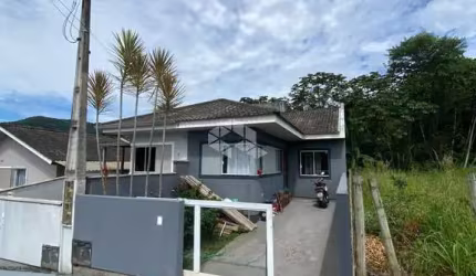 Casa em Alto Aririú