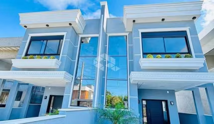Casa 3 dormitórios com 1 suíte nos Ingleses