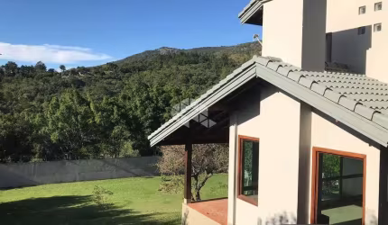Linda Casa em condomínio fechado, 3 suítes, 290m² para vender por 3.100.000!