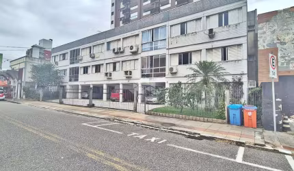 APARTAMENTO À VENDA COM 3 QUARTOS SENDO 1 SUÍTE E 1 VAGA DE GARAGEM NO BAIRRO COQUEIROS EM FLORIANÓPOLIS/SC.